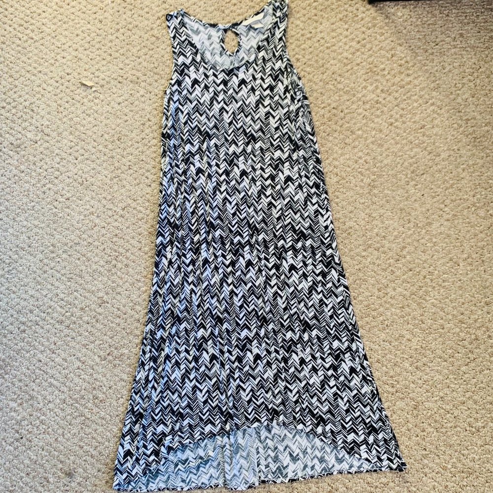 🆕NWOT black and white chevron maxi dress